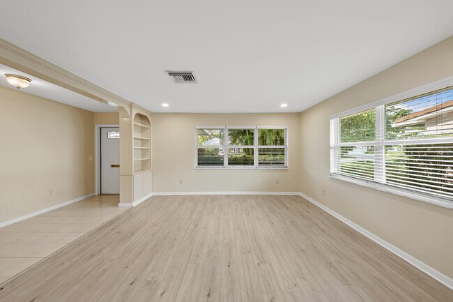 Building Photo - 129 Alhambra Pl
