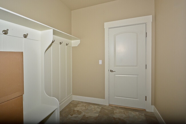 Building Photo - 4 Bedrooms 2.5 Bathrooms in Meridian