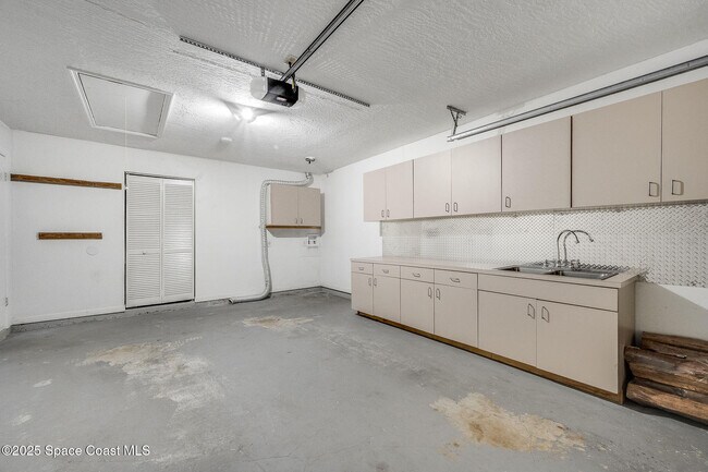 Building Photo - 287 Spring St