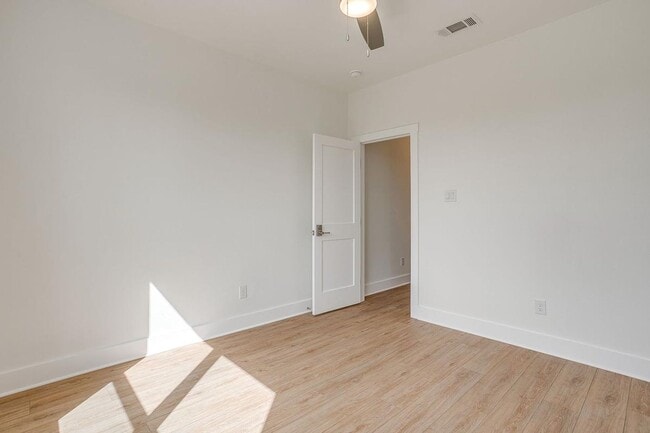 Building Photo - 2333 Benbrook Blvd