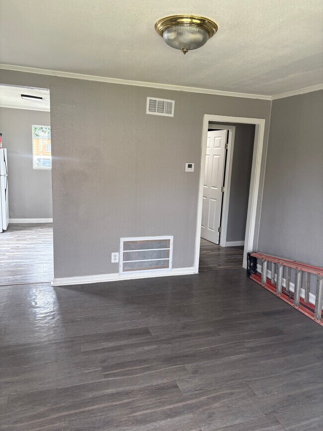 Building Photo - 909 S Terrace Dr