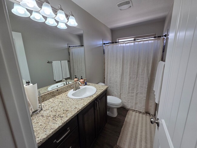 Building Photo - Stunning 3 bed home - like new