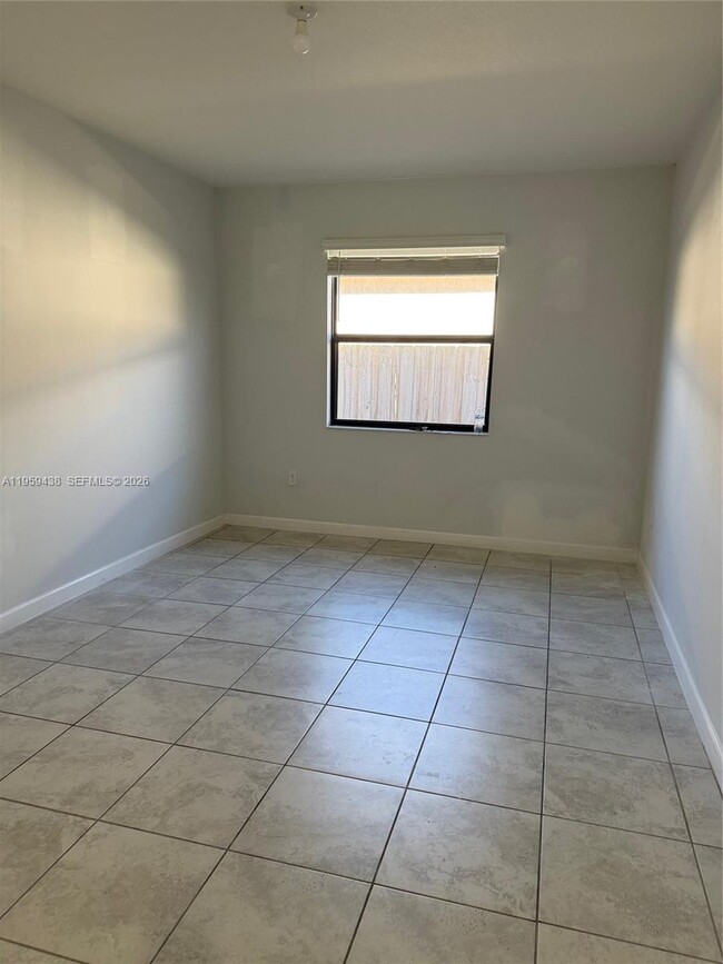 Building Photo - 2541 SE 1st St