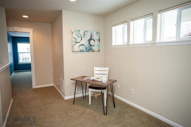 Building Photo - Single family home for rent in Valley West