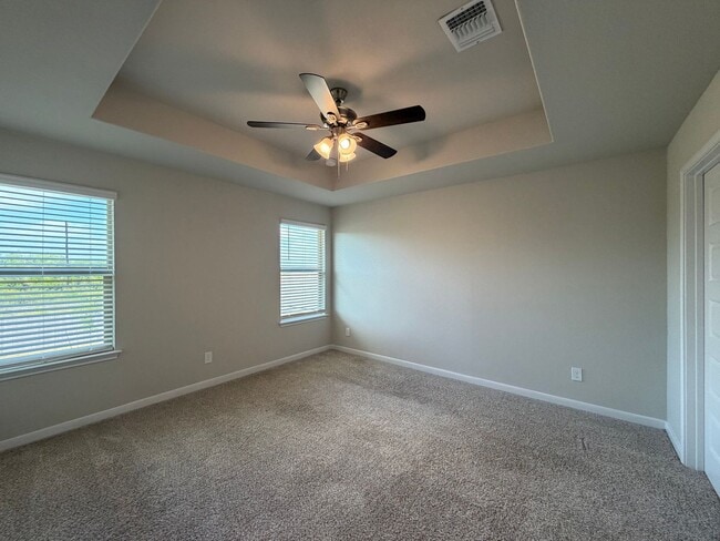 Building Photo - 460 Emma Dr