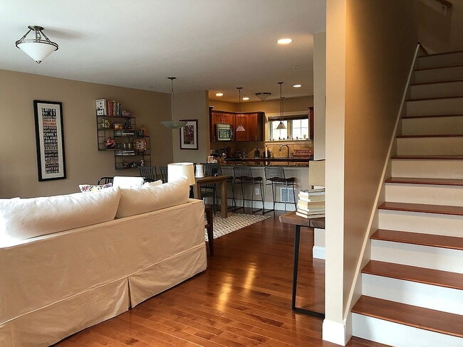 Building Photo - 337 Mt Support Rd