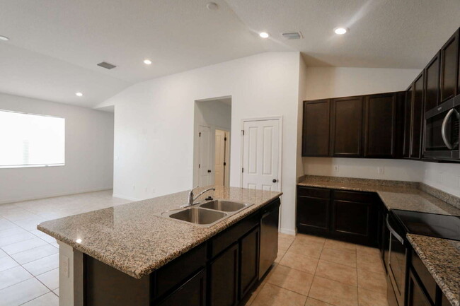 Building Photo - Stunning 3-Bedroom Retreat with 2 Full Bat...