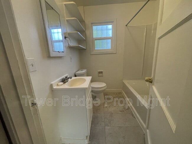 Building Photo - 2871 32nd Ave