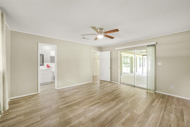 Building Photo - 23807 Red Oak Dr