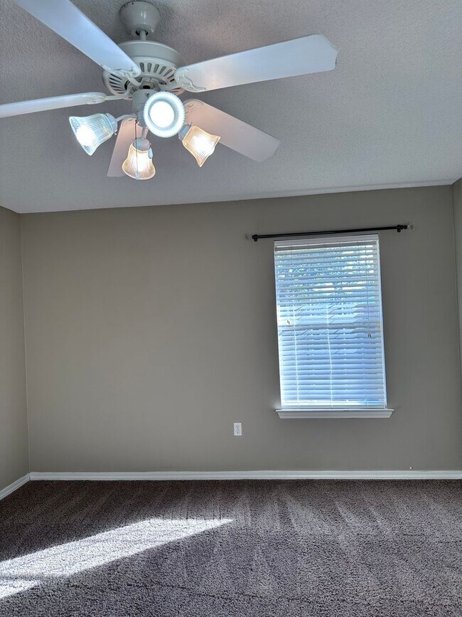 Building Photo - Four bedroom home in Gulf Breeze!