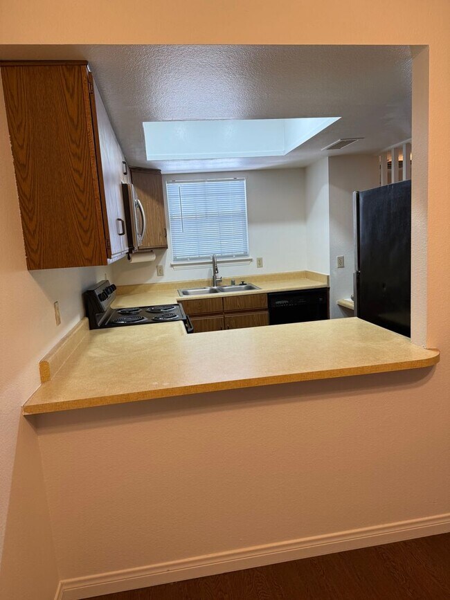 Building Photo - Great Condo
