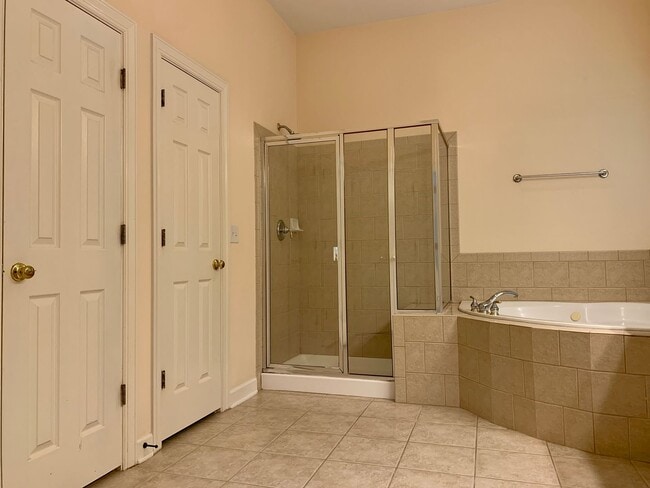 Building Photo - AMAZING Luxurious Residence, Near Educational Facilities, With Upscale Amenities!