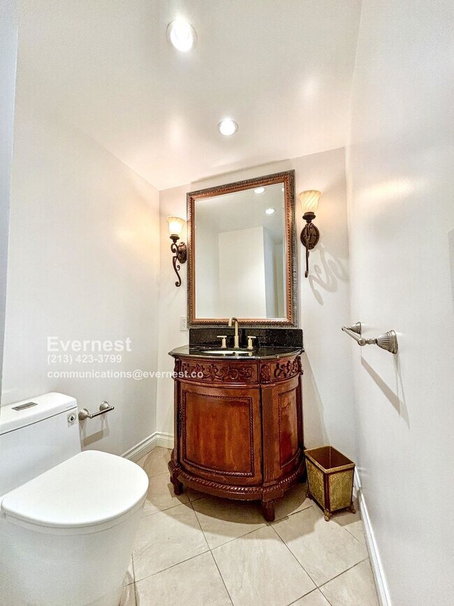 Building Photo - 10211 Clematis Ct