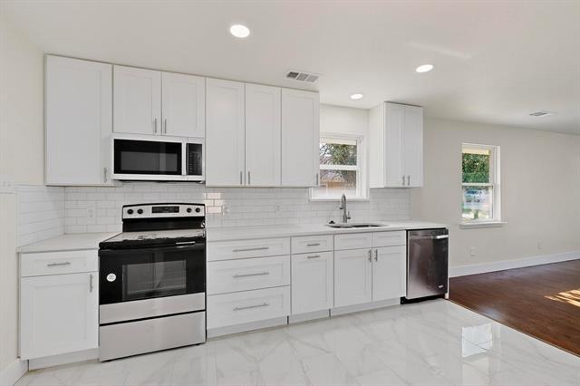 Building Photo - 2404 Bentley Ave