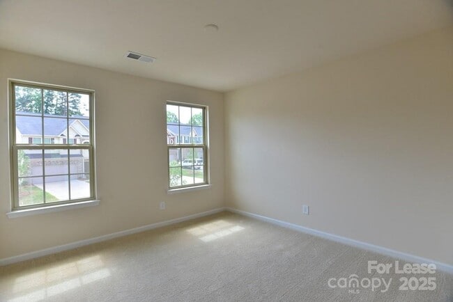 Building Photo - 1764 Evergreen Dr