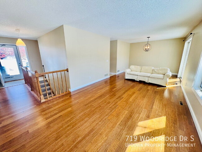 Building Photo - 719 Woodridge Dr S