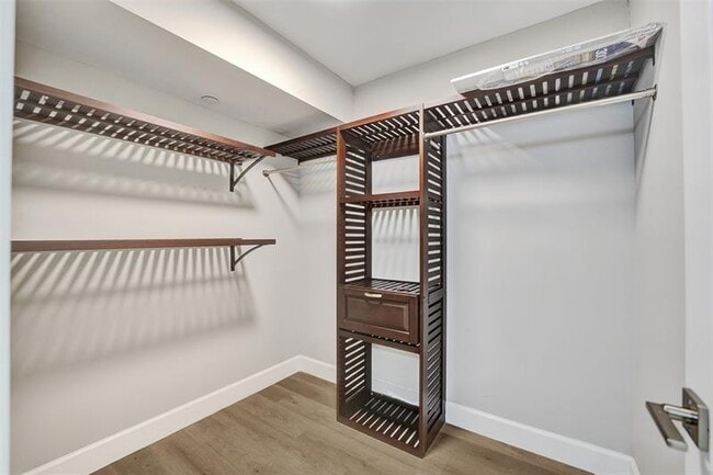 Building Photo - 3200 Port Royale Dr N