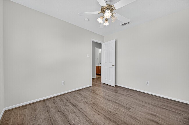 Building Photo - 1902 Sugar Pine Cir