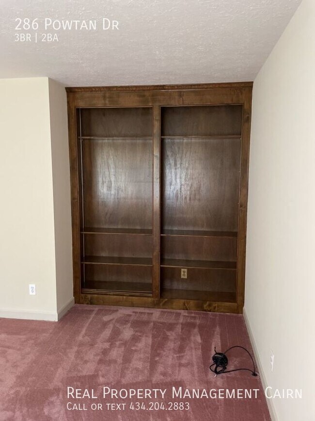 Building Photo - Spacious 3 Bedroom 2 Bath With 2 Car Garag...