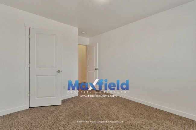 Building Photo - Townhouse Draper - 3 BD 2.5 BA 2 GA - 2250 Square Feet - New Carpet