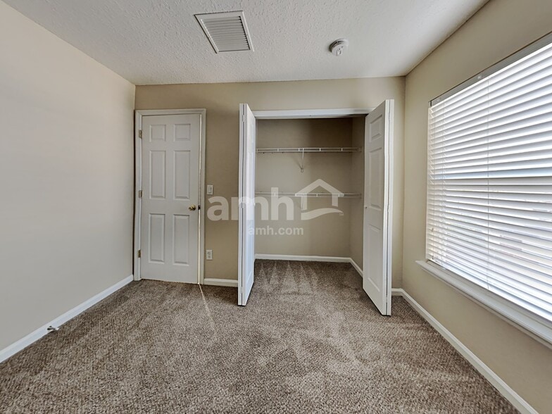 Building Photo - 2425 Adams Lake Blvd