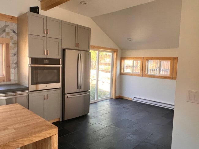 Building Photo - 333 Cedar Ave