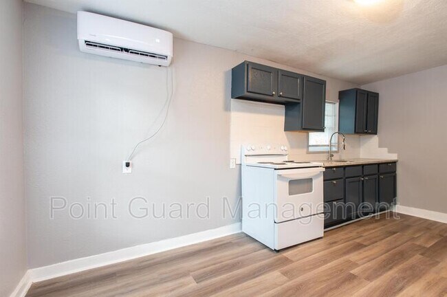 Building Photo - 623-627 S. Hydraulic - 2