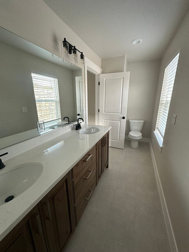 Building Photo - 3143 E Thorley Dr