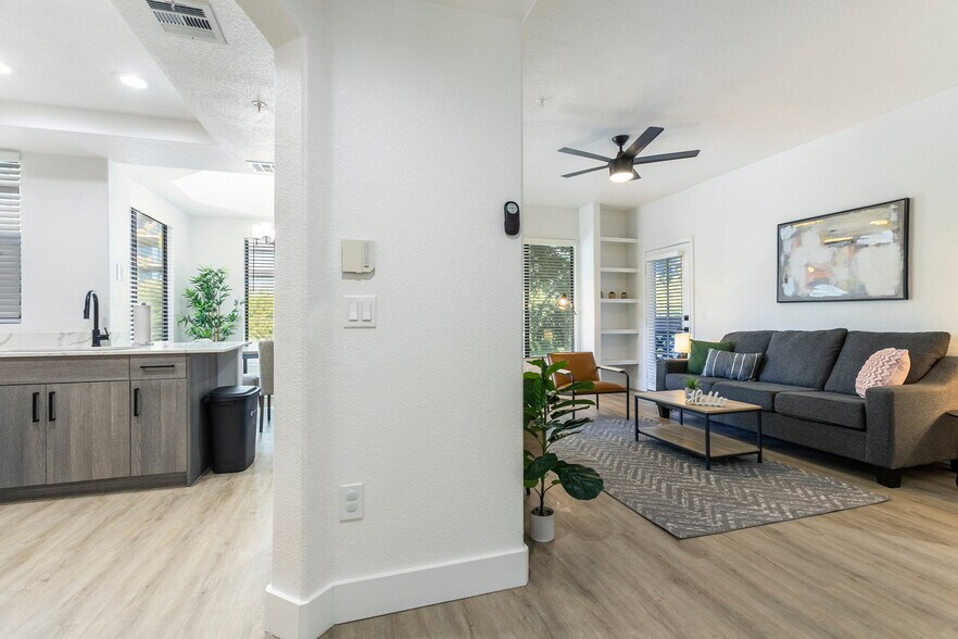 Building Photo - 15608 N 71st St