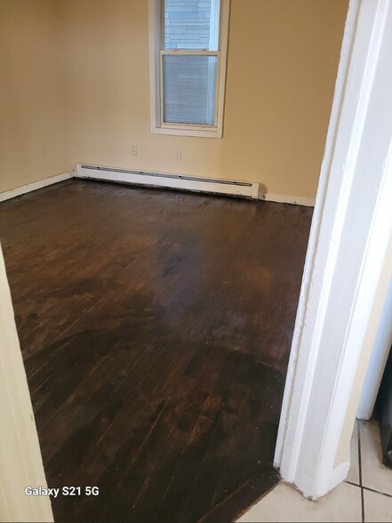 family room - 422 S 7th St