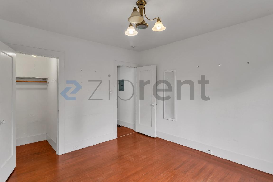Building Photo - Unit