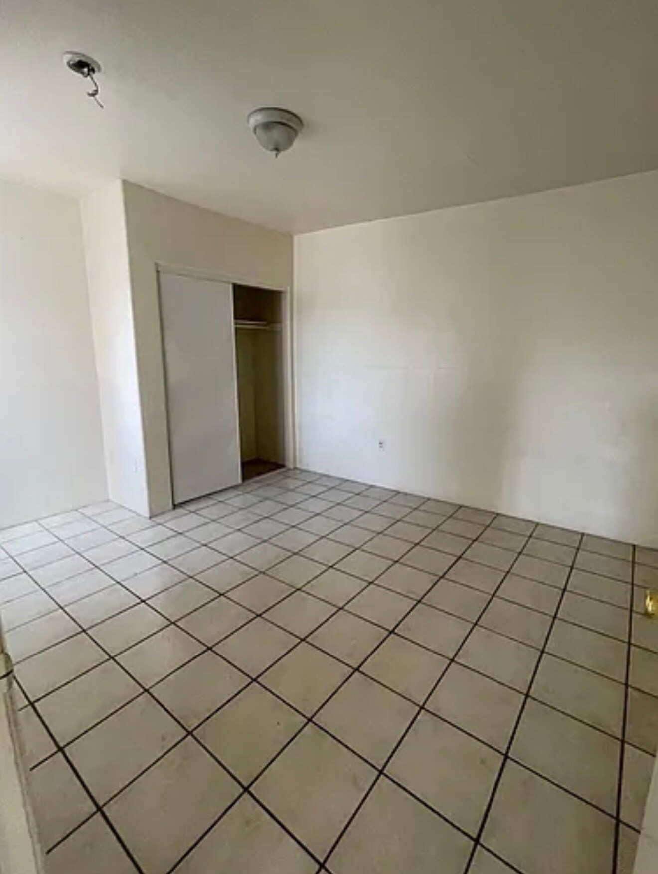 Building Photo - 940 N Palo Verde Blvd