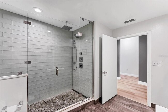 Building Photo - 525 E Jackson St