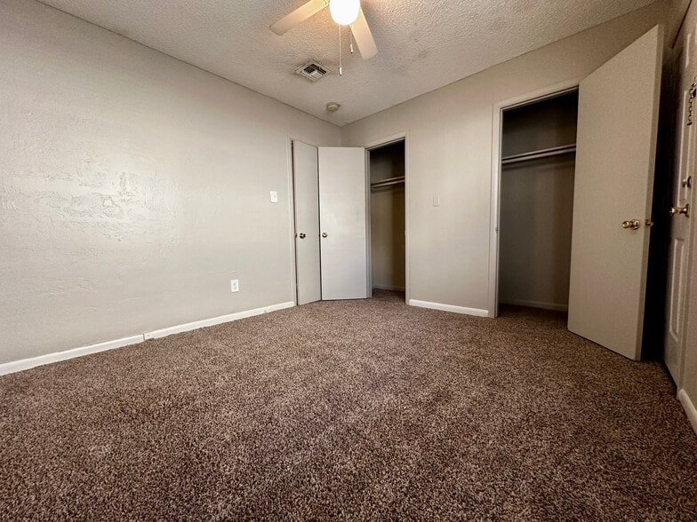 Building Photo - Paragon Apartments