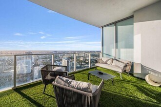 Building Photo - 851 NE 1st Ave