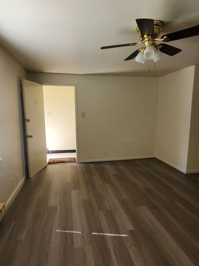 Building Photo - REV5214#A-EA