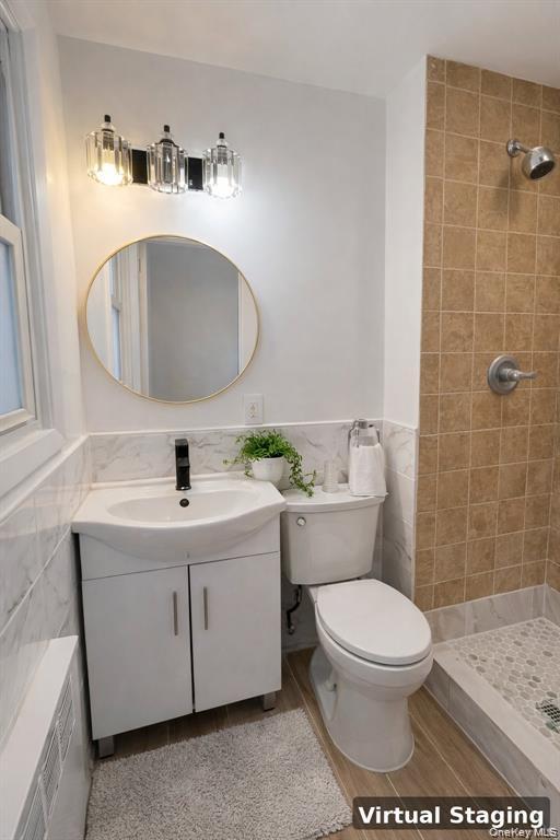 Building Photo - 35 Hicks Ave