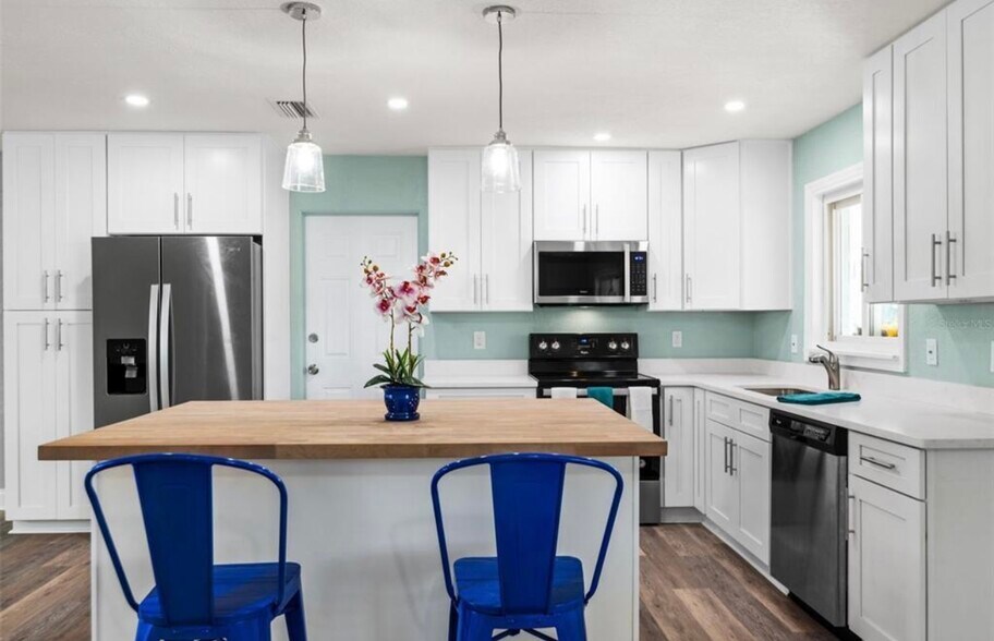 Building Photo - 11615 Park Blvd