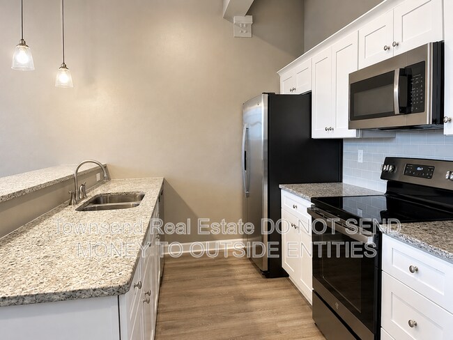 Building Photo - 130 Person St