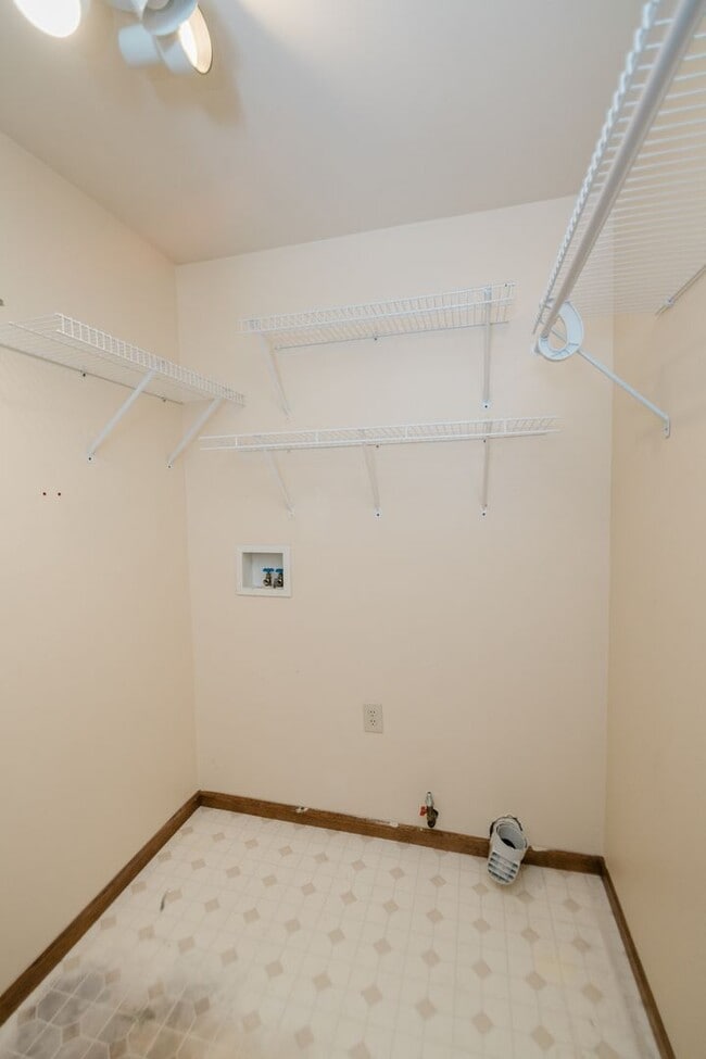Building Photo - Maintenance free 2 bedroom, 1 bath town-ho...