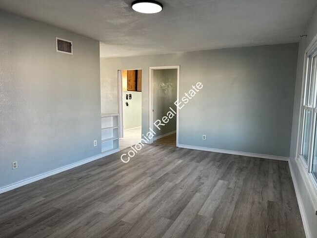 Building Photo - Come see this updated and spacious 3 bedro...