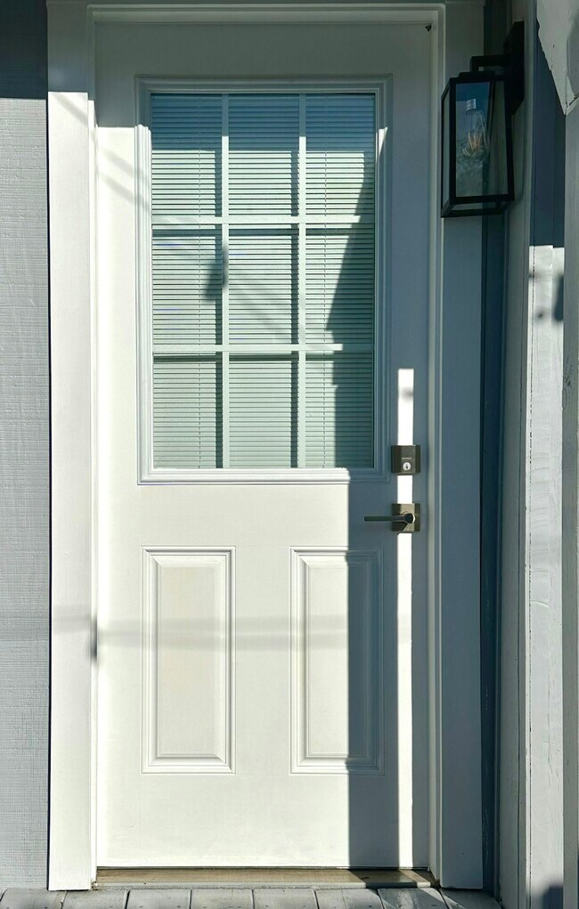 Building Photo - 38374 Rainbow Heights Pl