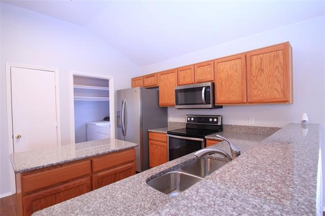 Building Photo - 824 Dixon Ln