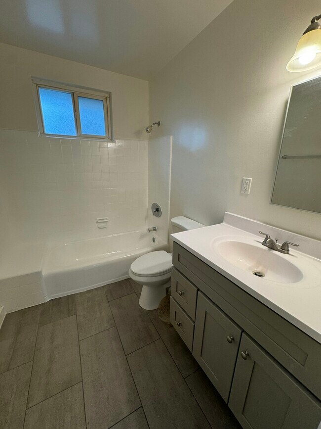 Building Photo - 6436 Whitsett Ave