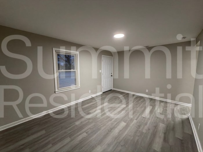 Building Photo - 3031 Linwood Ave