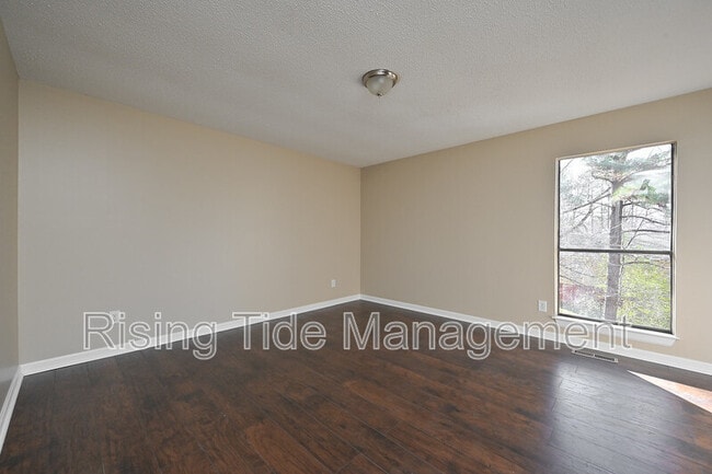 Building Photo - 436 10th Ct