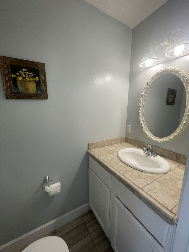 Building Photo - Bellevue Home For Rent!