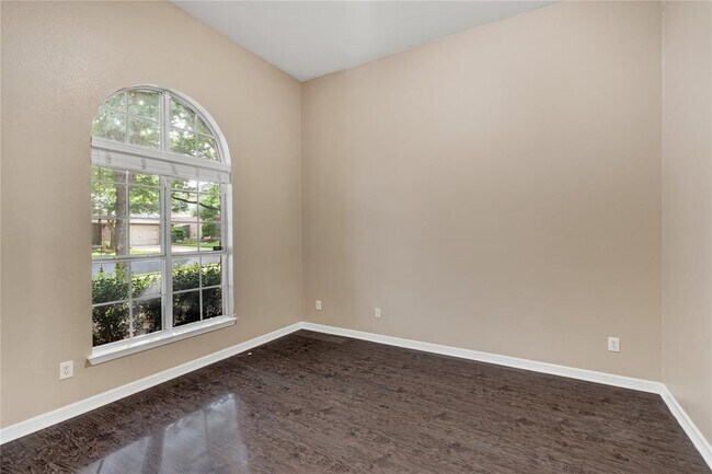 Building Photo - 4204 Fairmeadow Dr