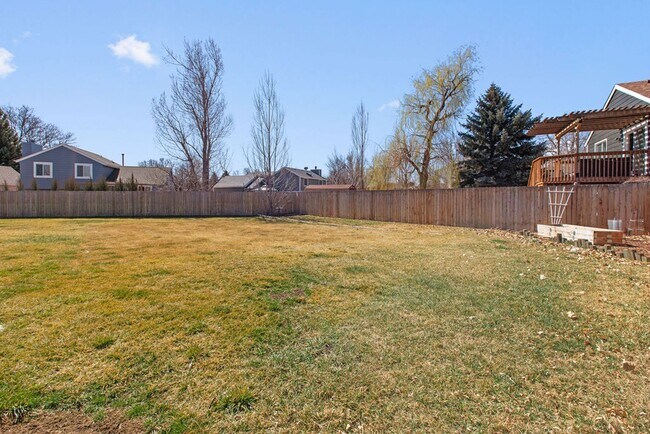 Building Photo - 4 Bedroom 2 Bathroom Large Yard in South West Fort Collins