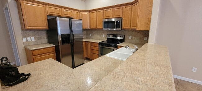 Building Photo - Spacious Duplex in Autumn Glen Subdivision